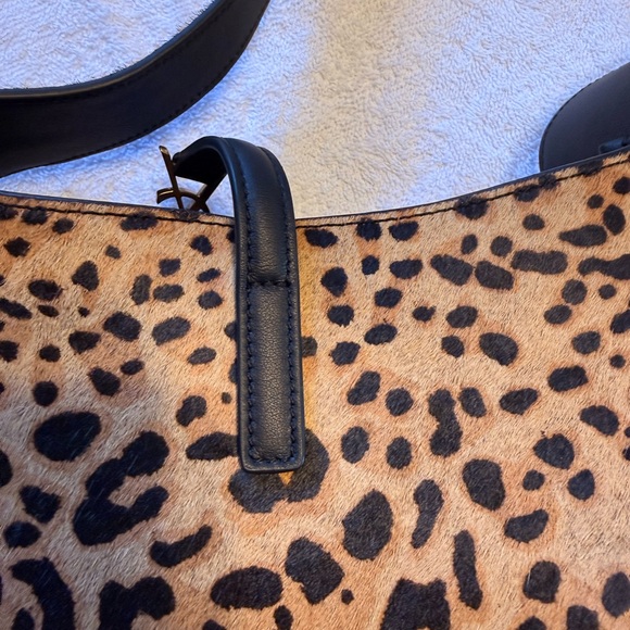 Saint Laurent
Le 5 A 7 Small Hobo Bag in Leopard-Print Calf Hair - Picture 7 of 11